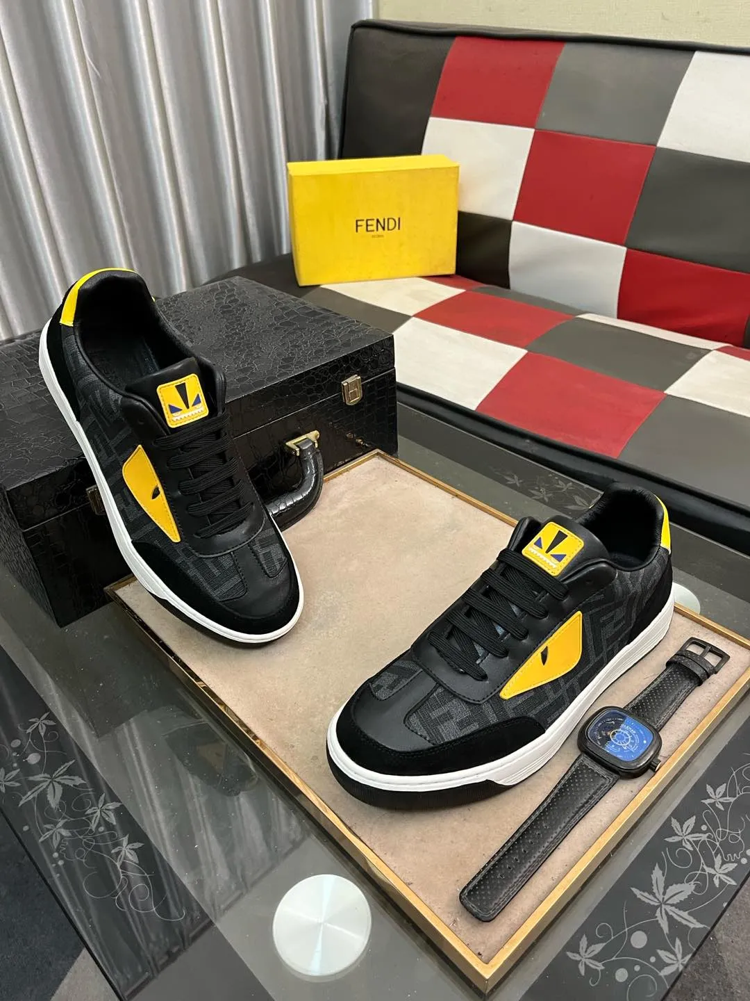 Men's shoes 💰400⌚️⌚️[fendi] Fendi classic and comfortable men, this complex sneaker is made of soft calfskin➕genuine leather lining➕original ultra-light rubber material with rough outsole. This unique and light style is suitable for the casual and refined sensibility of this season. It is comfortable and natural on the feet. It is an everyday style for casual travel in autumn and winter! 38−443️⃣colors available
